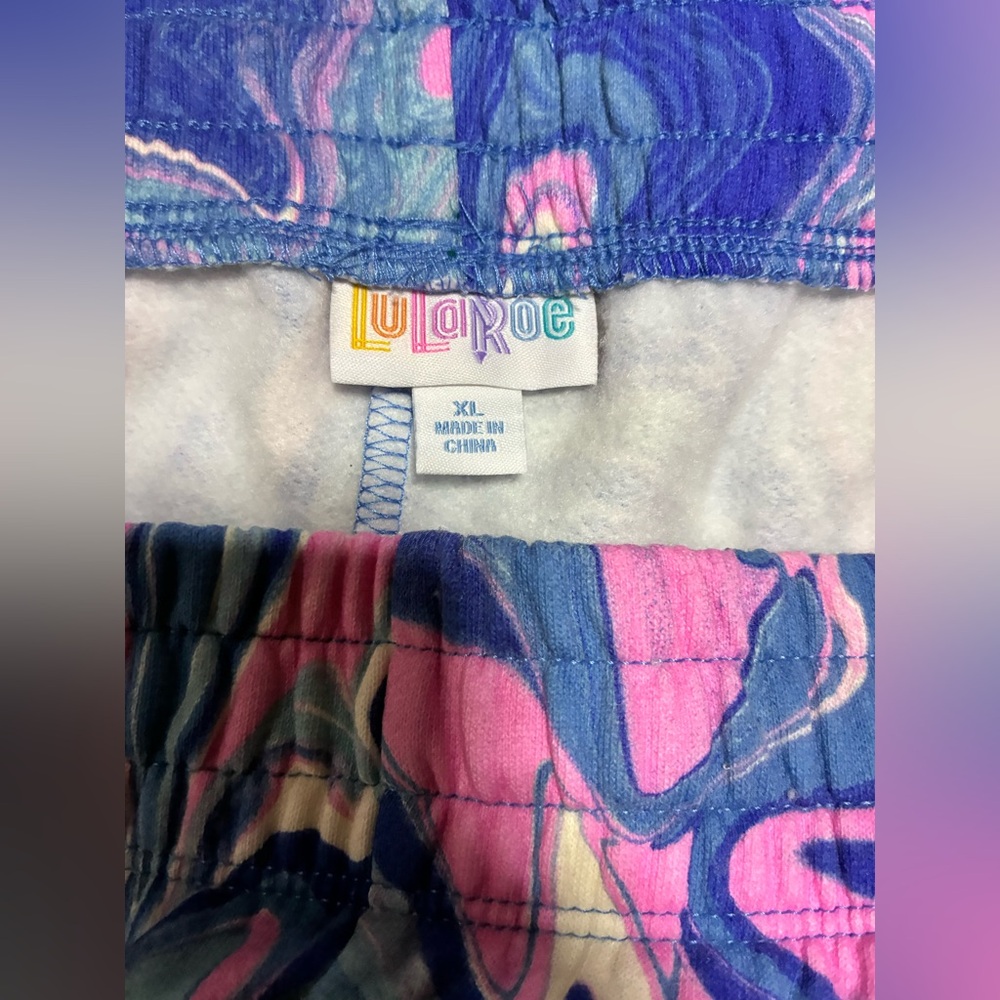 LuLaRoe Women's Swirl Pattern Athletic Shorts - Picture 3 of 3